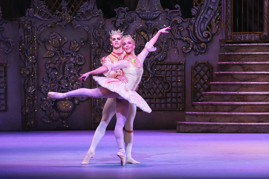 Laura Morera as The Sugar Plum Fairy and Federico Bonelli as The Prince in The Nutcracker В© ROH / Tristram Kenton 2013