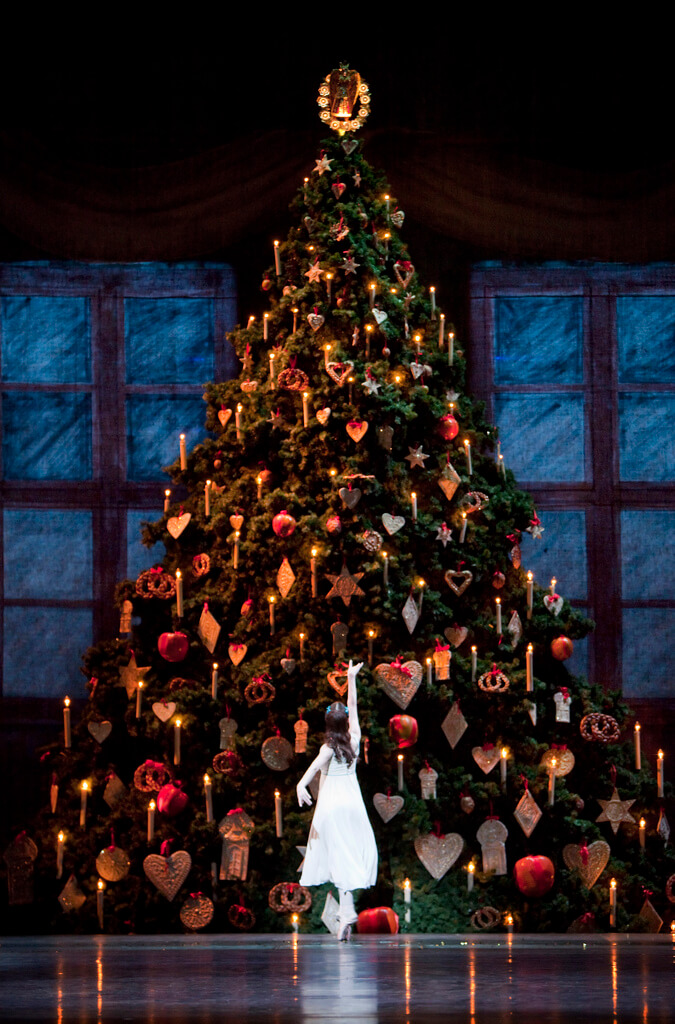 Elizabeth Harrod as Clara in The Nutcracker В© Johan Persson/ROH 2009