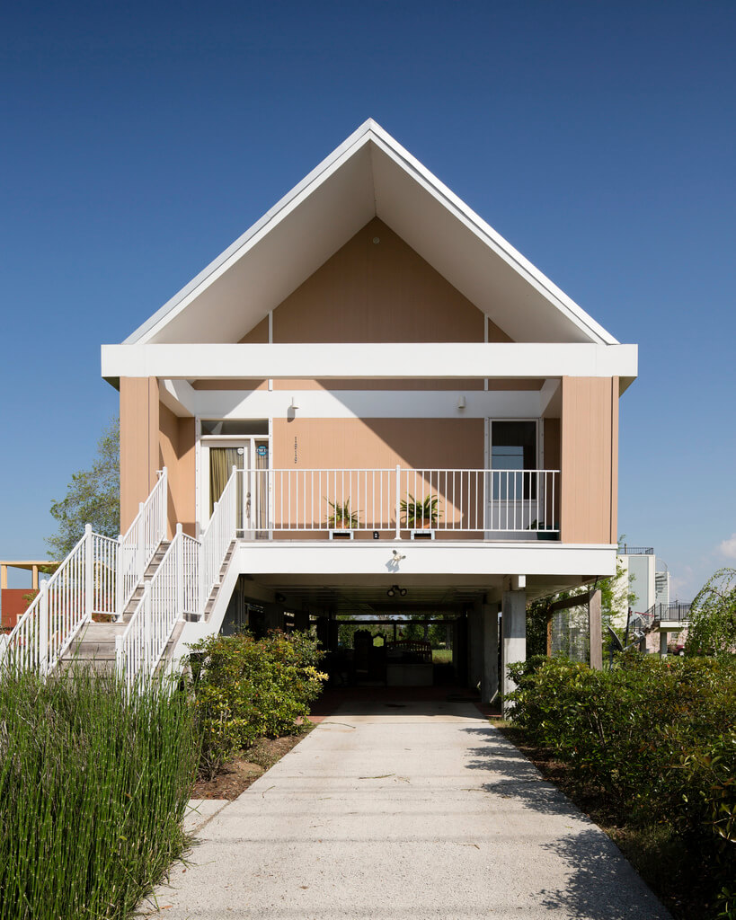 Shigeru Ban Architects are based in Tokyo, Japan and designed this home.