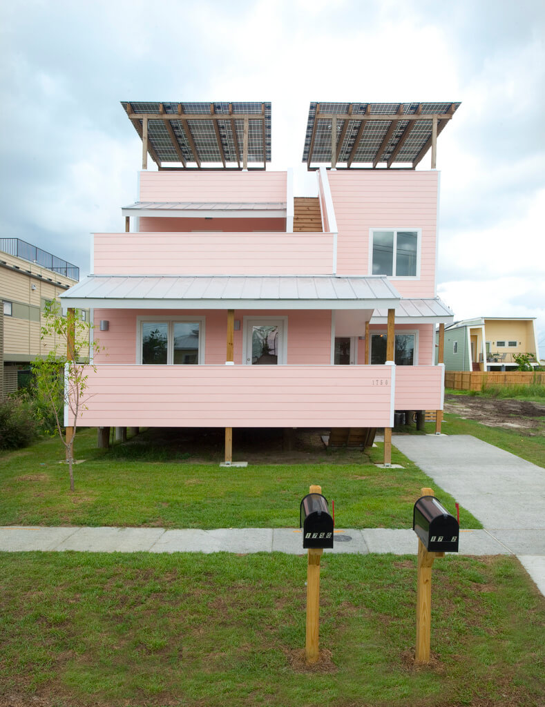 Frank Gehry and Partners are based in Los Angeles, California and designed this duplex home.