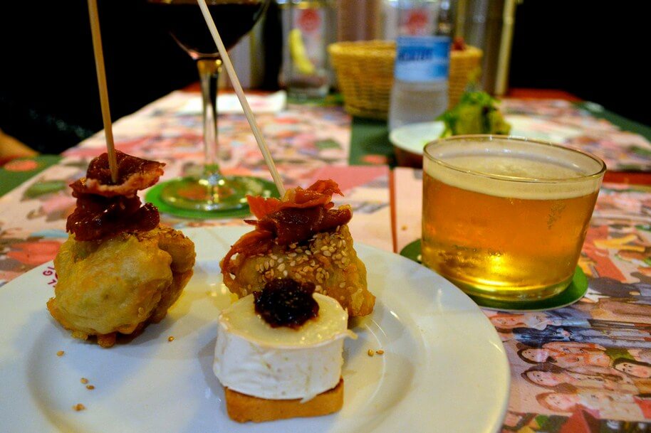 Pintxos and beer at El Globo, Bilbao, Basque Country, Spain | nycexpeditionist.com