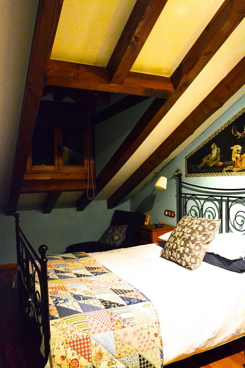 Bedroom at La Casa de las Chimeneas | nycexpeditionist.com